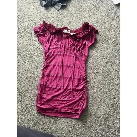 5/$30‎ Twisted Courtesy Top - Picture 1 of 2